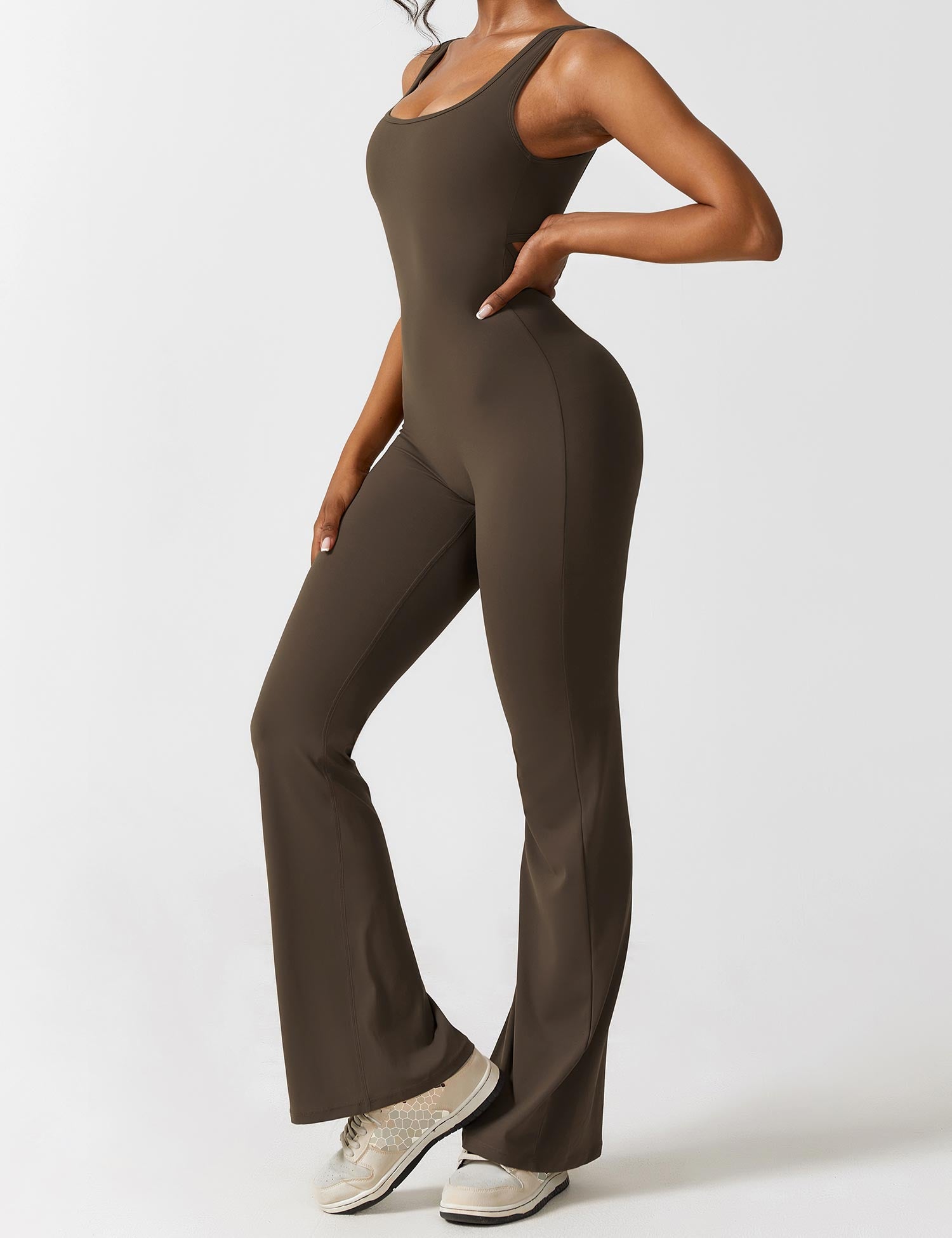 Yeoreo V-Rücken Ausgestellter Jumpsuit/Overall Kaffee